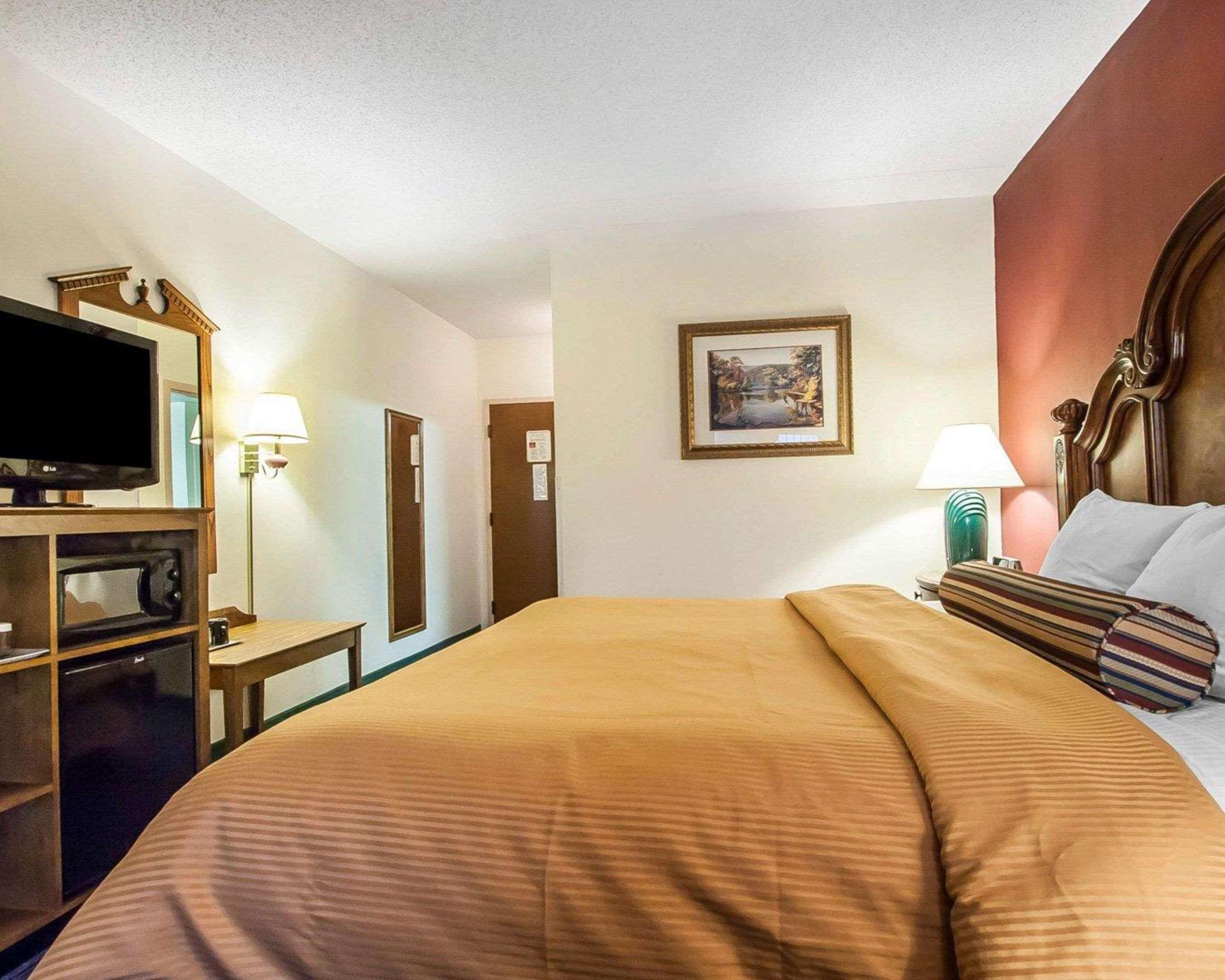 Clarion Hotel Branson Exterior photo