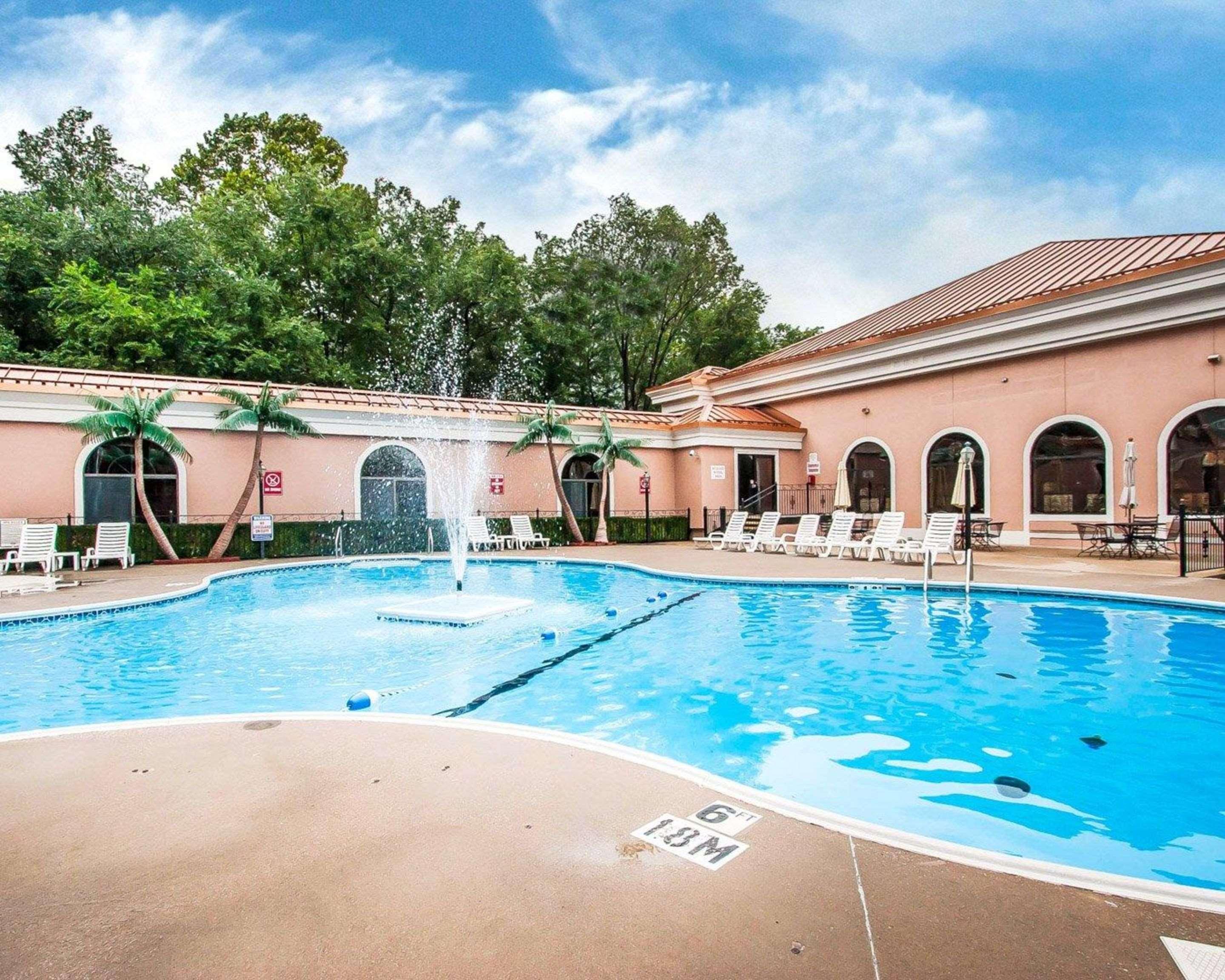 Clarion Hotel Branson Exterior photo